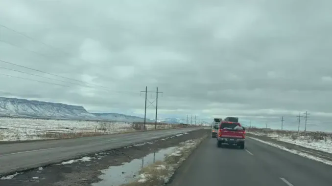 Reportan caída de nieve en la carretera Chihuahua-Juárez