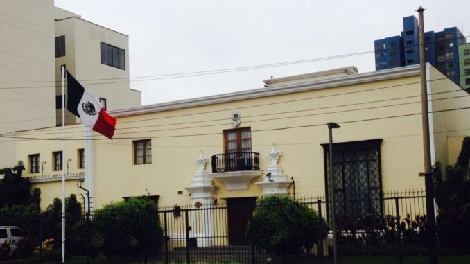 México invocó la Convención de Viena para que Brasil resguarde su embajada en Perú
