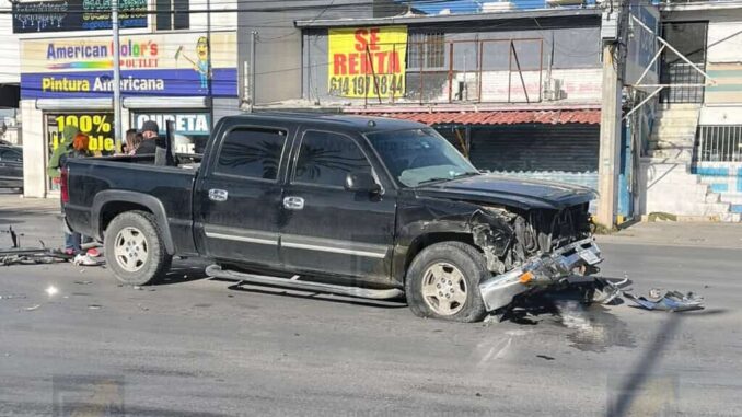 Fuerte accidente vehicular colapsa cruce de la avenida Zarco y calle 68
