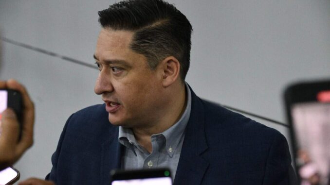 Va Alfredo Chávez por reforma para reducir animales en situación de calle