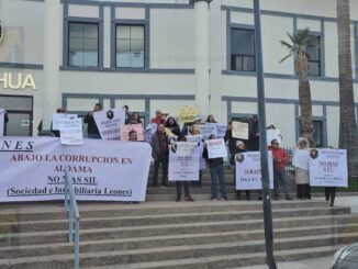 Vecinos de Residencial Los Leones protestan en Fiscalía por presunta impunidad y malos manejos