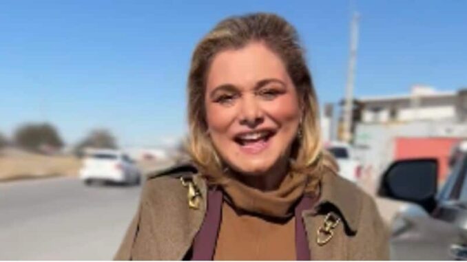 Maru Campos es detenida por un «bache»; exhibe deterioro vial en Ciudad Juárez 