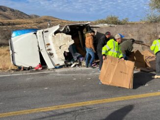 Choque frontal entre tráileres paraliza la carretera libre a Juárez