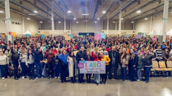 Inicia Marco Bonilla entrega de becas a Centros de Atención Infantil