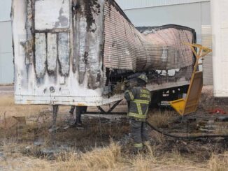 Incendio consume cajas de tráiler en parque logístico de Nombre de Dios 