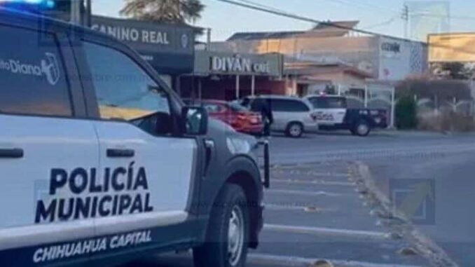 Niño queda atrapado en alcantarilla y es rescatado por policías municipales