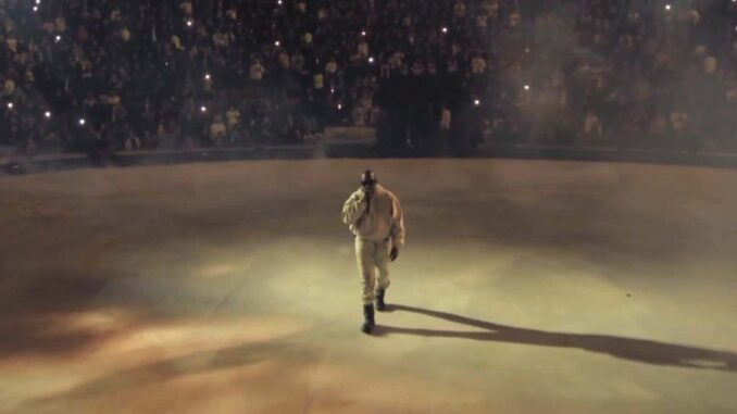 Embajada de Israel rechaza venta de mercancía con simbología nazi en concierto de Kanye West en CDMX