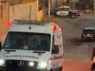 Mujer queda grave tras caer en el fuego; quemaba desechos en un cerro