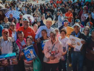 Cumple Marco Bonilla compromiso con familias de Guerrero y comparte tamales por el Día de la Candelaria