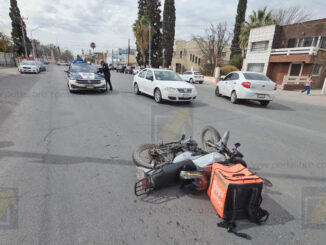 Repartidor de comida rápida resulta lesionado tras choque 