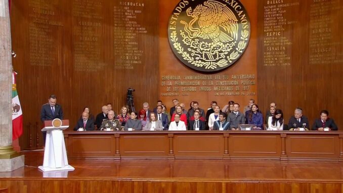 Maru Campos asiste a ceremonia conmemorativa por el 109 Aniversario de la Constitución