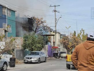 Incendio arrasa vivienda en la colonia Del Mármol