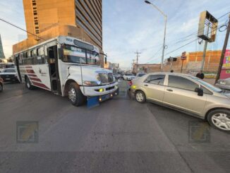 Choque por alcance genera caos vial en cruce de Niños Héroes y Camargo