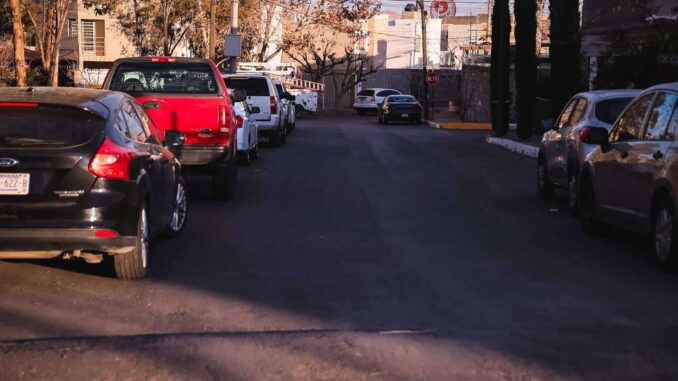 Entrega Marco Bonilla rehabilitación de calles en Paseos de Chihuahua