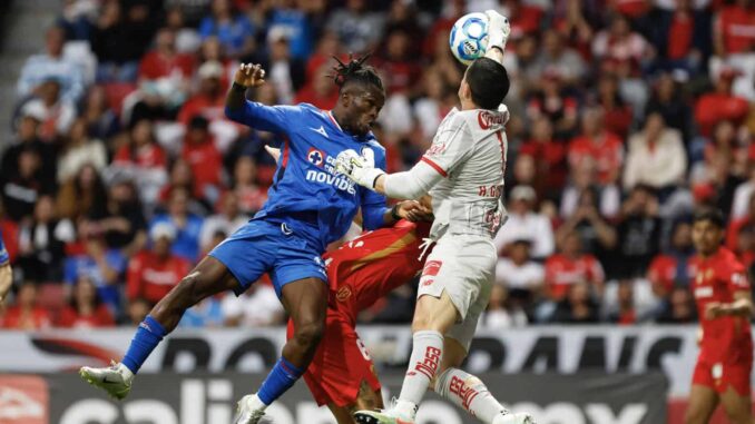 Cruz Azul ‘sobrevive’ en Toluca; Pumas y Atlas empatan