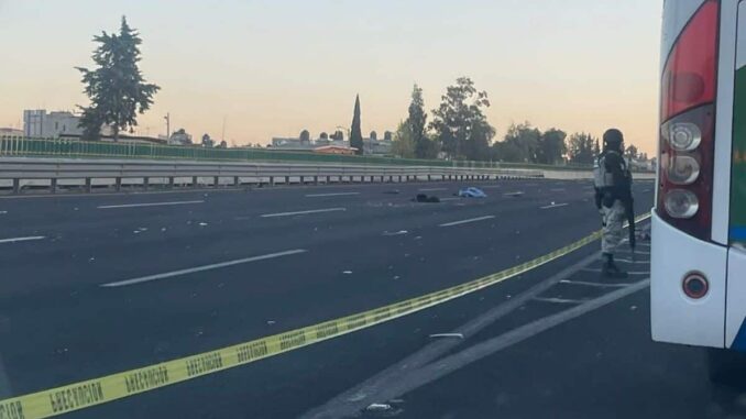 Atropellan a pareja en la México-Pachuca; automovilistas siguieron circulando