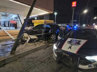 Conductor ebrio impacta tres veces a exceso de velocidad en cruce de las avenidas Universidad y Agustín Melgar 