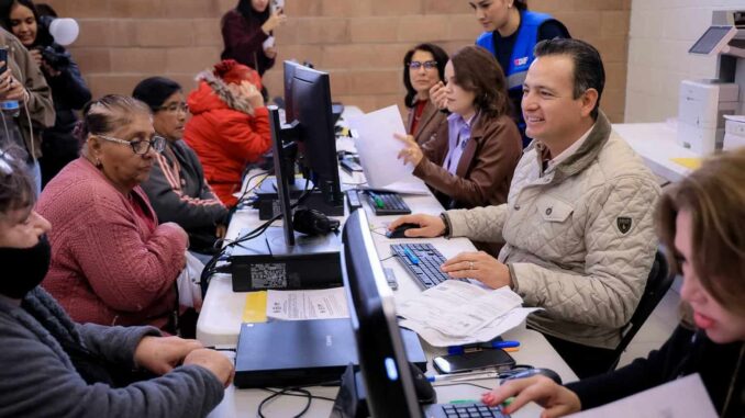 Recibe alcalde Marco Bonilla documentos de solicitantes de beca PAAM 2026