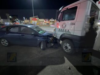 Tráiler provoca carambola lateral sobre el periférico de la Juventud