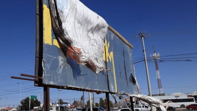 Se acerca temporada de fuertes vientos; Municipio exhorta verificar tus anuncios publicitarios