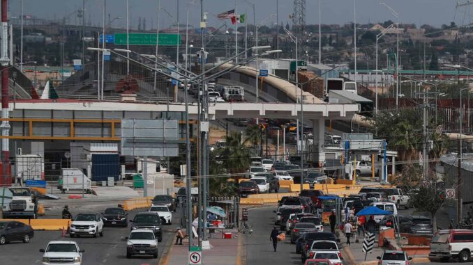 Ciudad Juárez desconcertada tras el cierre temporal del aeropuerto de El Paso (EE.UU.)