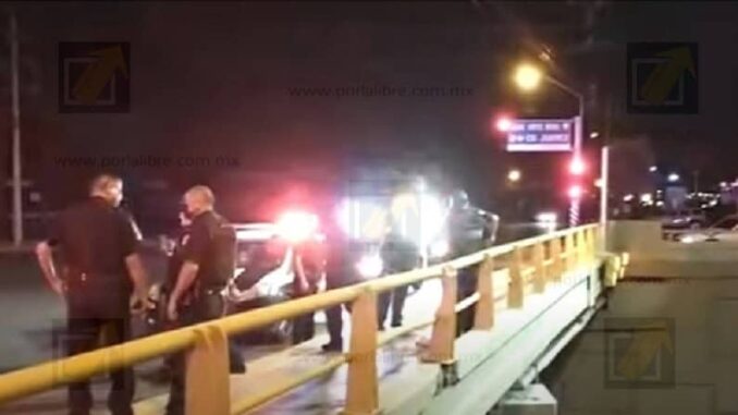 Mujer intenta saltar en puente del periférico de la Juventud y Juan Escutia