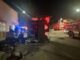 Explosión por fuga de gas provoca incendio en taquería; un cocinero resulta lesionado