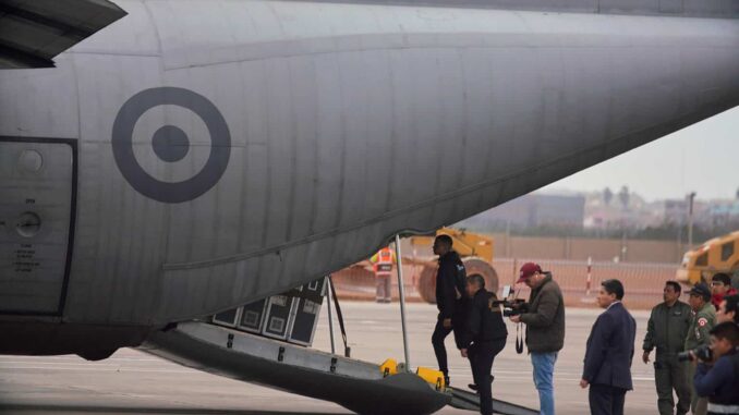 EE.UU. ofrece 2 mil 600 dólares y vuelo gratis a migrantes que se autodeporten