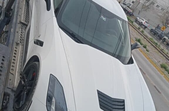 Detienen en Juárez a hombres en posesión de vehículo Corvette robado en EU