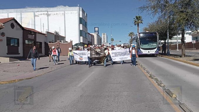Mineros toman las calles para exigir justicia por el asesinato de nueve trabajadores en Sinaloa