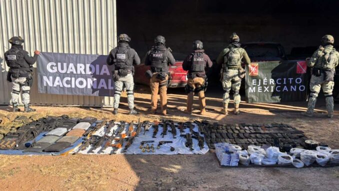 Inhabilitan casa de seguridad en Namiquipa; aseguran arsenal, vehículos blindados y equipo táctico