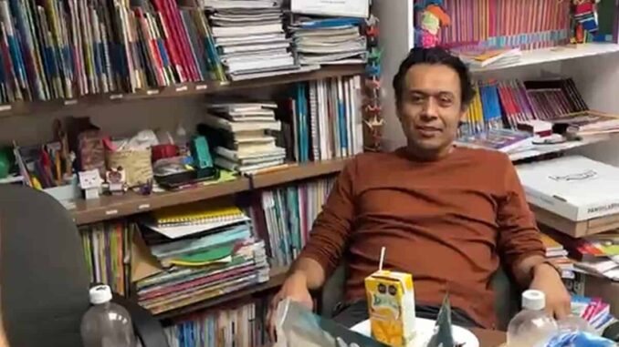 Marx Arriaga abandona las instalaciones de la SEP