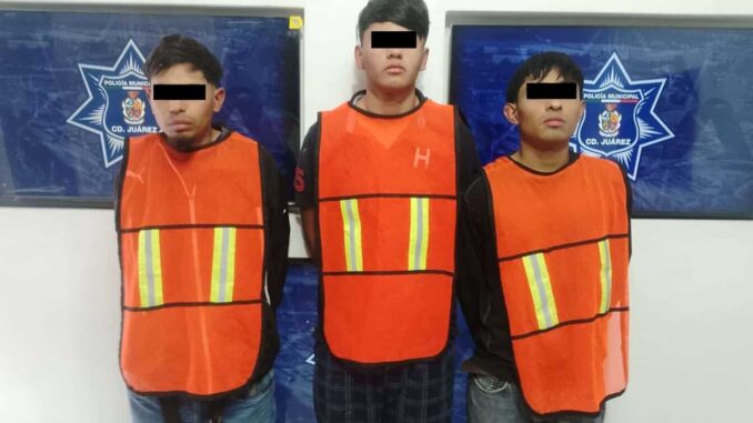 Detienen a tres por robo a comercio con violencia