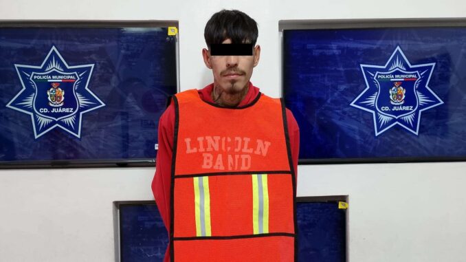 Se niega a pagar el viaje y amenaza al chofer; lo detienen