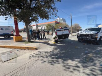 Volcadura frente al Tec de Monterrey deja dos mujeres lesionadas tras fuerte colisión