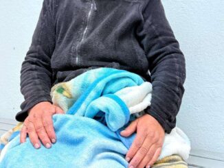 Piden apoyo para localizar familia de mujer extraviada