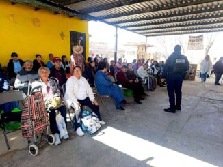 Dan plática preventiva sobre fraudes telefónicos a adultos mayores en Las Aztecas