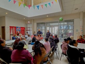 Dan plática preventiva sobre fraudes a adultos mayores