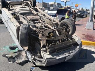 Volcadura en la Tecnológico deja a mujer y menor heridos en Paseos de Chihuahua