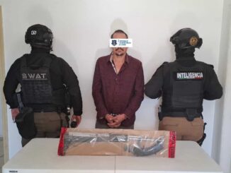 Cae hombre con «cuerno de chivo»; aseguran dos vehículos y droga en Cuauhtémoc