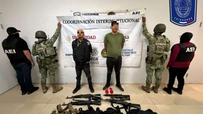 Vinculados a proceso penal por posesión ilegal de armas de fuego y vehículo con reporte de robo en Parral