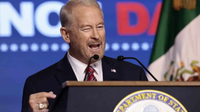 Embajador de EE.UU. en México destaca “gran golpe” al CJNG y pide mantener la firmeza