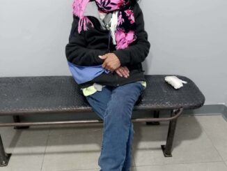Piden apoyo para encontrar a familia de mujer extraviada