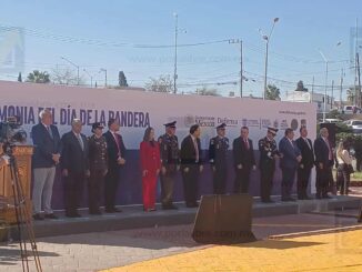 Maru Campos encabeza juramento en el Día de la Bandera 