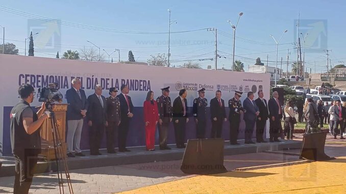 Maru Campos encabeza juramento en el Día de la Bandera 