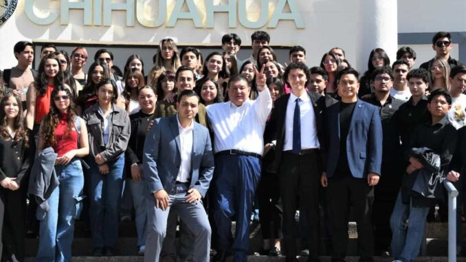 Recibe Fiscal César Jáuregui a estudiantes de Derecho de la UACH en la Fiscalía General del Estado
