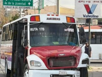 Camión de maquiladora provoca choque múltiple tras perder el control