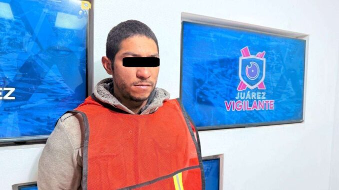 Detienen a hombre por dañar la cámara de un botón de emergencia