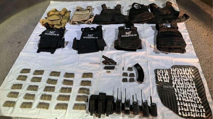 Detienen a hombre armado y asegura 150 dosis de droga en operativo en El Sauz