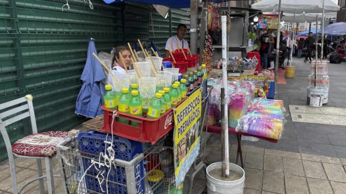 Pobreza laboral en México cierra 2025 en mínimo de 32 %, pero alcanza a 42.3 millones